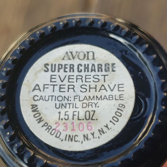 Avon Duracell and Champion Decor Set - Black, Gold, White - Picture 7 of 8